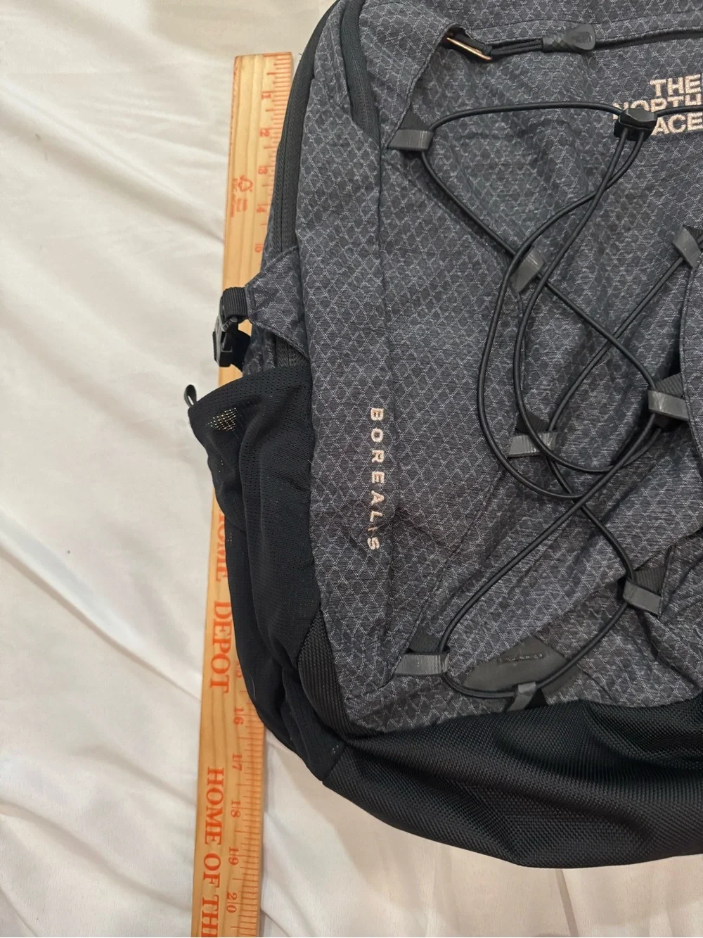 The North Face NWOT Borealis Backpack with Rose Gold Hardware Women’s 27L